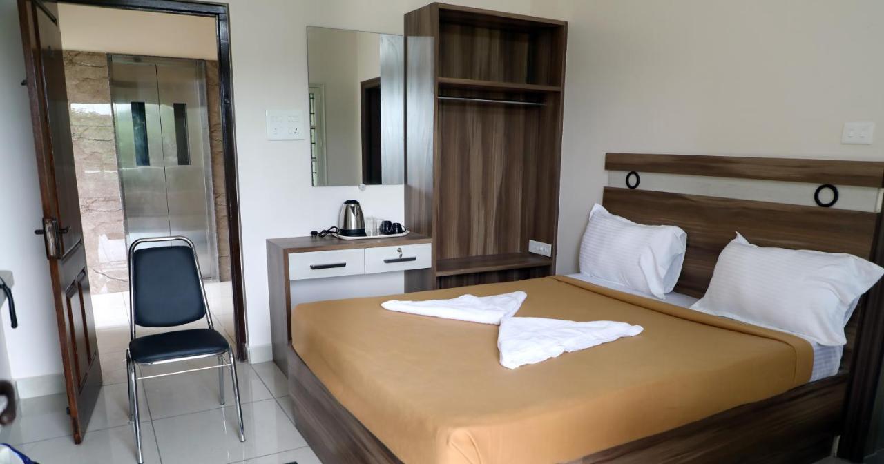 Grand Chariot Hotel Vellore Exterior photo